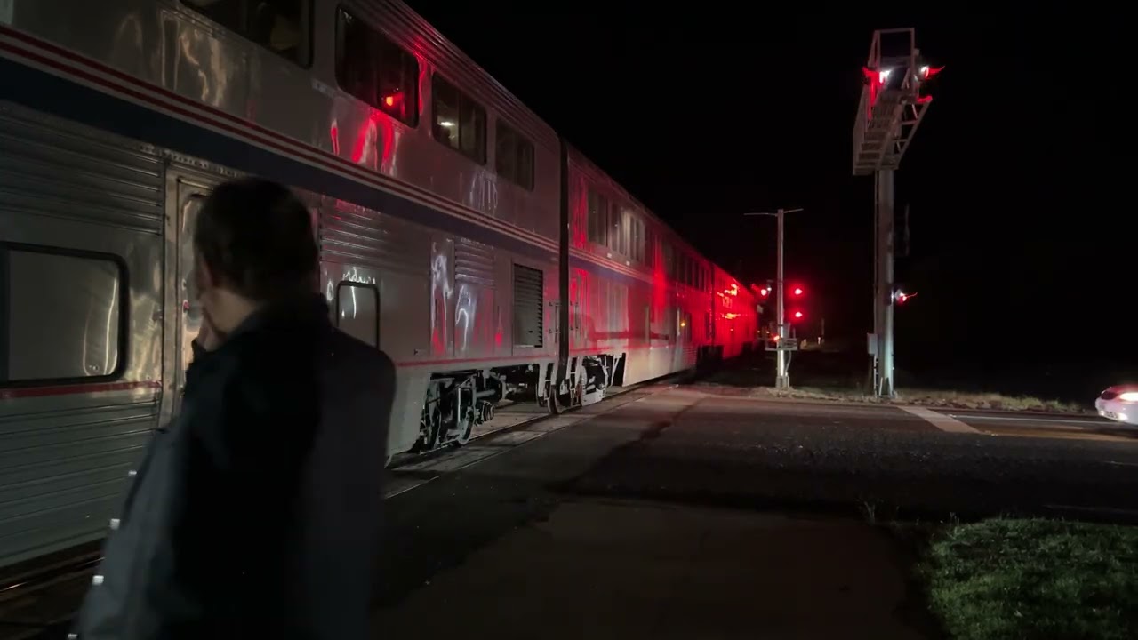 Amtrak 22 coming in and leaving 