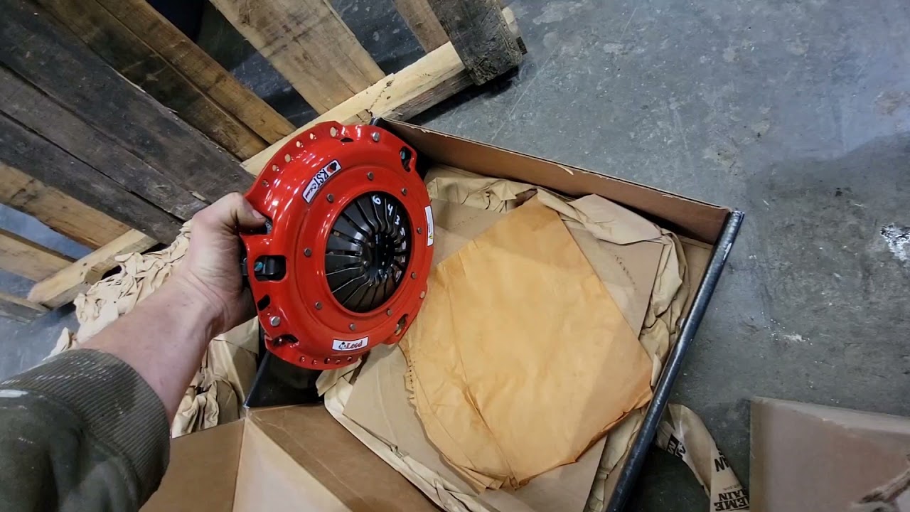 Installing McLeod RST twin disc 800Hp. clutch. 2014 Mustang GT ..Parts link in the description😁
