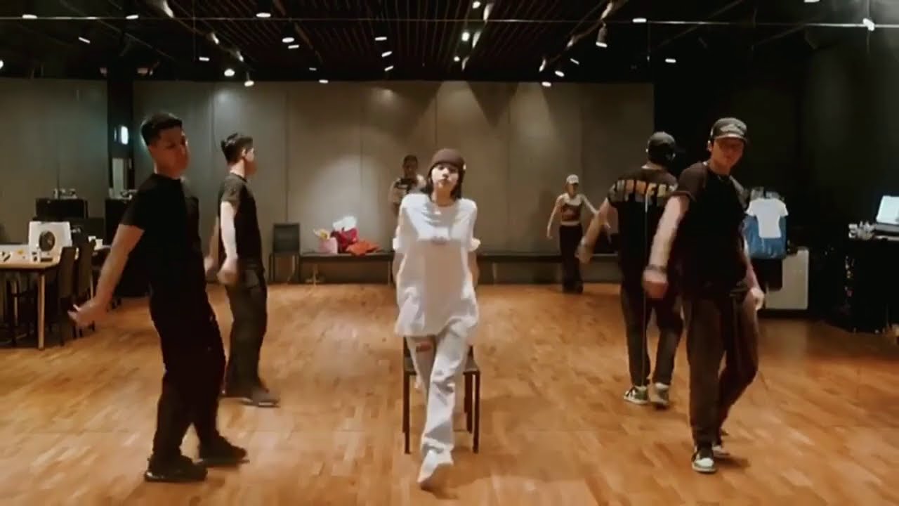 Lili Film 4 Dance Practice mirrored
