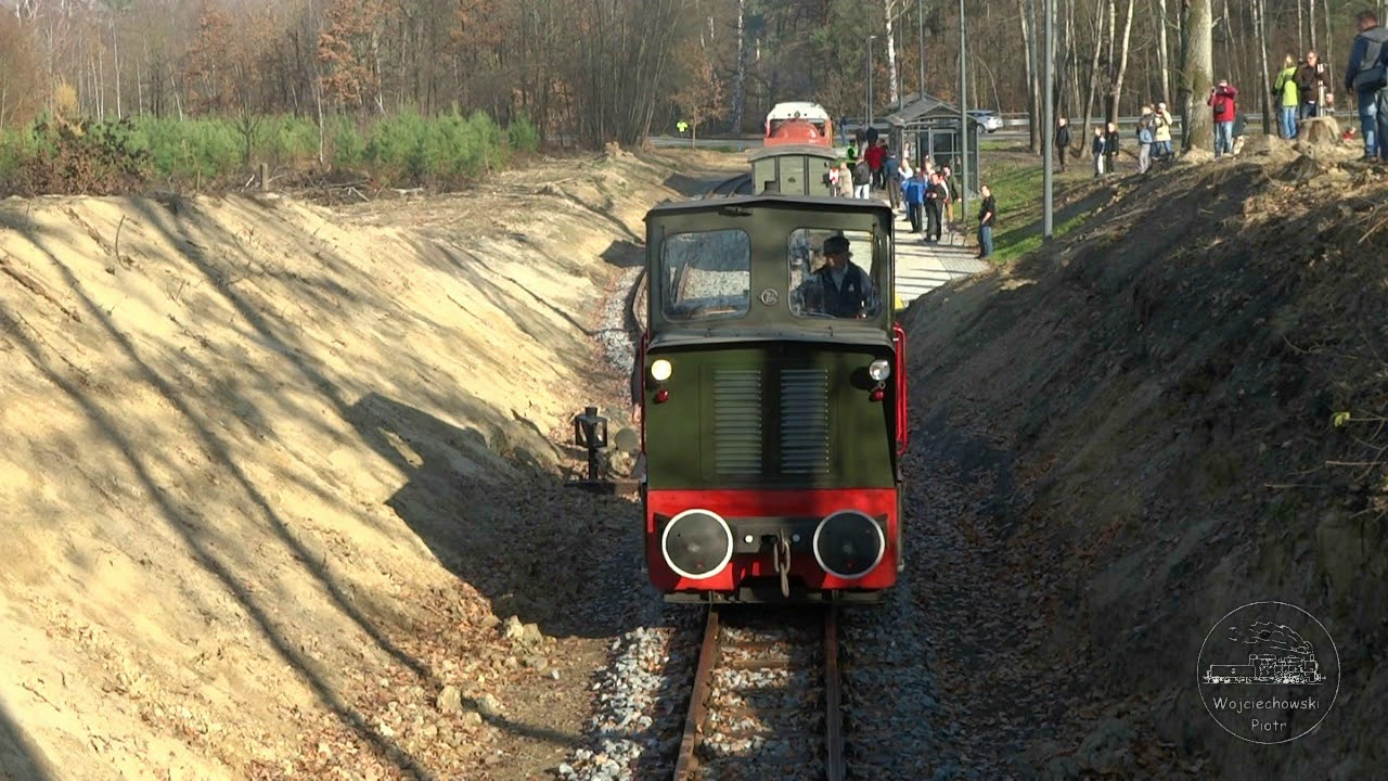 Zabytkowa stacja kolejki wąskotorowej w Rudach Jesień 2018
