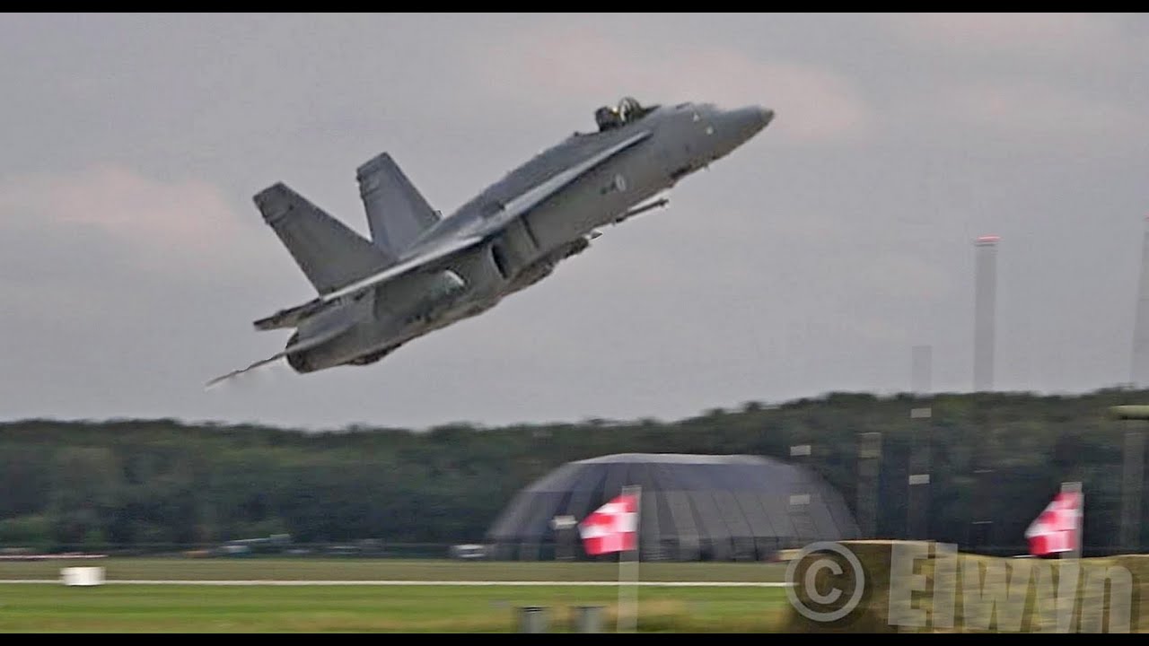 Radom  Air Show F/A -18 Hornet Performance take-off & Display  & Flares!    Radom 23