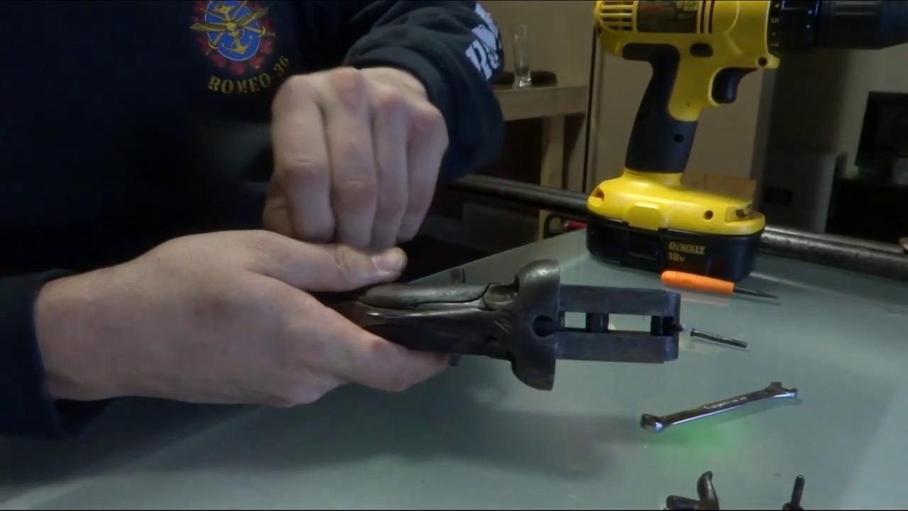 1898 M L Belgium Damascus Double Barrel 12ga Shotgun: Disassembly