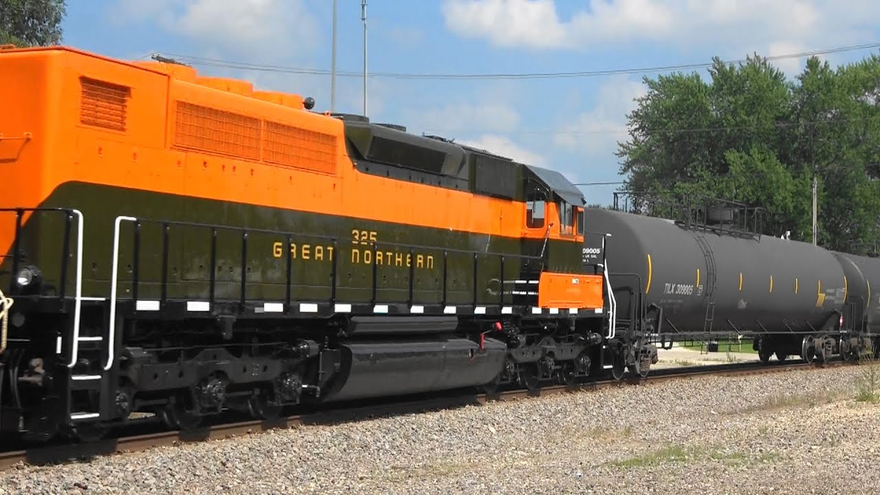 BNSF 4045 w/ SDP40 In Great Northern Paint! 7/25/23