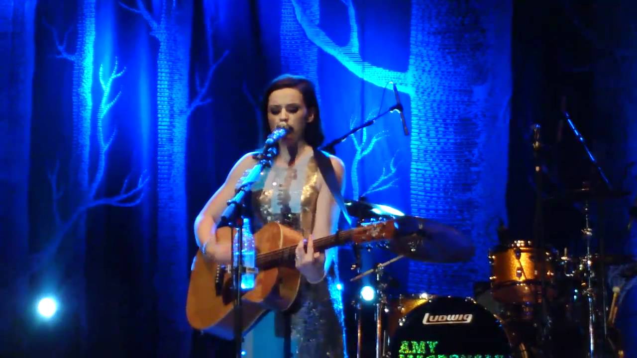 Amy MacDonald - Born to Run (Bruce Springsteen) LIVE&Unplugged @ MTV Campus Invasion 2010 HD