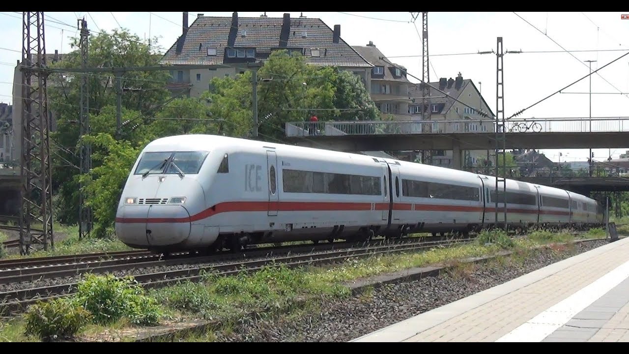 Treinen op station Düsseldorf Wehrhahn