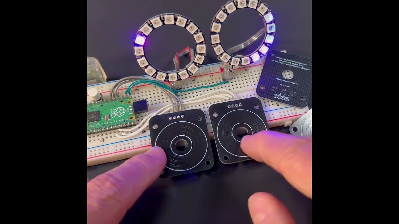 @todbot is demoing this capacitive touchpad for a @raspberrypi picoslidertoy #engineering