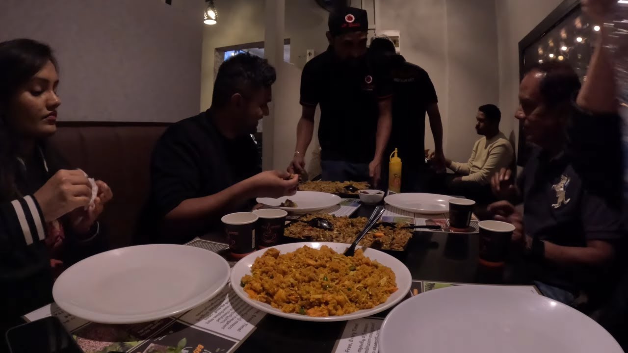 This Sri Lankan Kothu in UAE Tastes Just Like Home 🇱🇰🔥 | කොත්තු රොට්