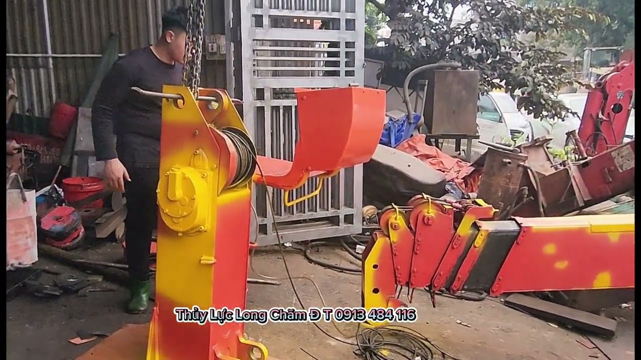 độ ghế ngồi trên cho cần cẩu UNIC 500  6 khúc tại thủy lực Long Chăm Đ T 0913 484 116