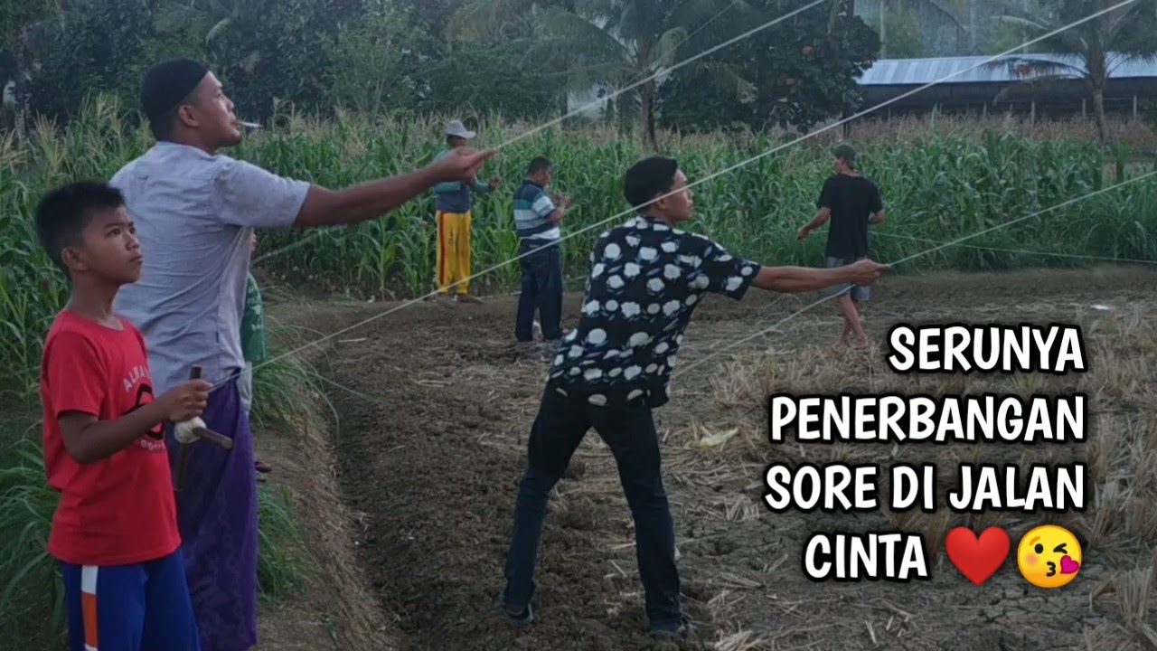 Serunya penerbangan sore layang-layang jalagundi pitu-pitu Bugis di Tacipi jalan cinta ❤😘