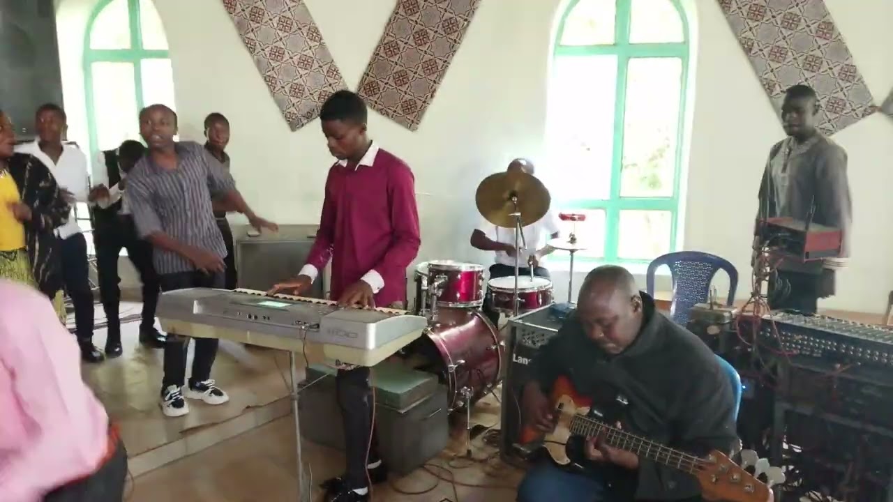 Ampetse ku mugongo-yasip choir