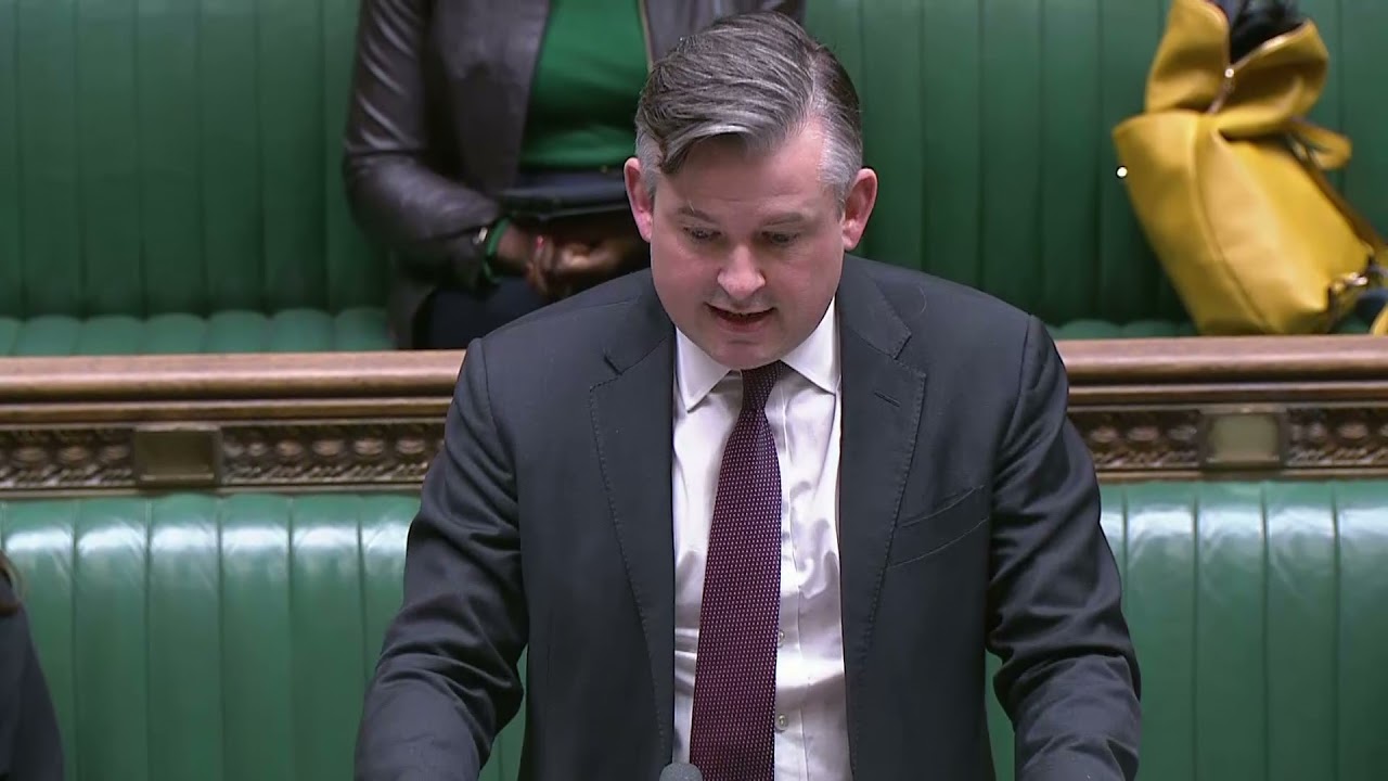 Government apologies to 118,000 people who had benefits wrongly cut | 5 News
