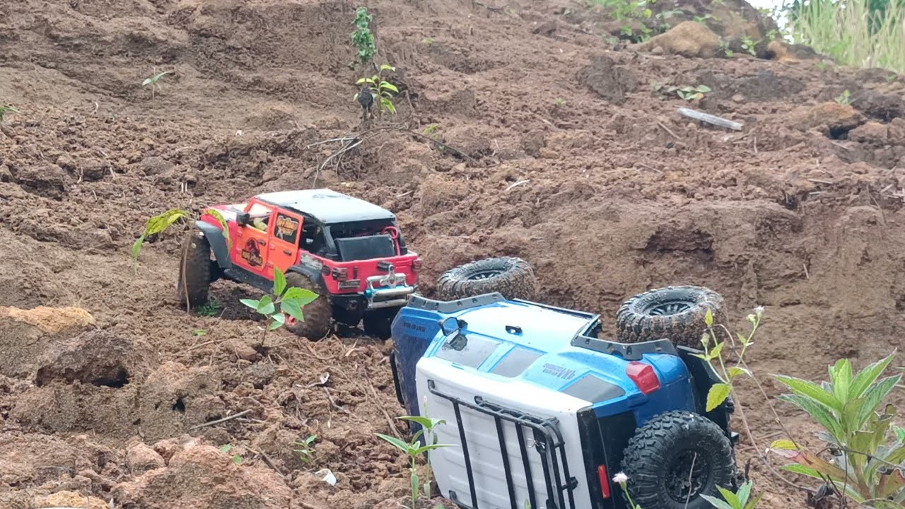 RC MN128 HBZP1007 Rocky hills past extreme inclines. RC cars don't have the strength to climb uphill