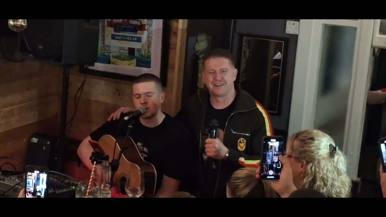 Damien Dempsey sings 