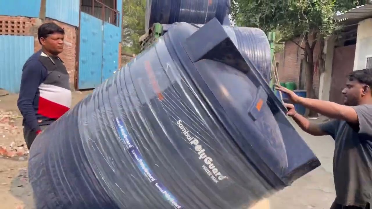 Water Tank / 2000 Ltr / Loading / Rebecca Polymers
