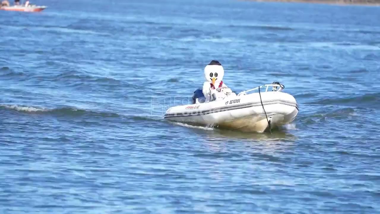 Waterskiing Santa annual Christmas Eve showalong the Alexandria waterfront - 12/24/2025