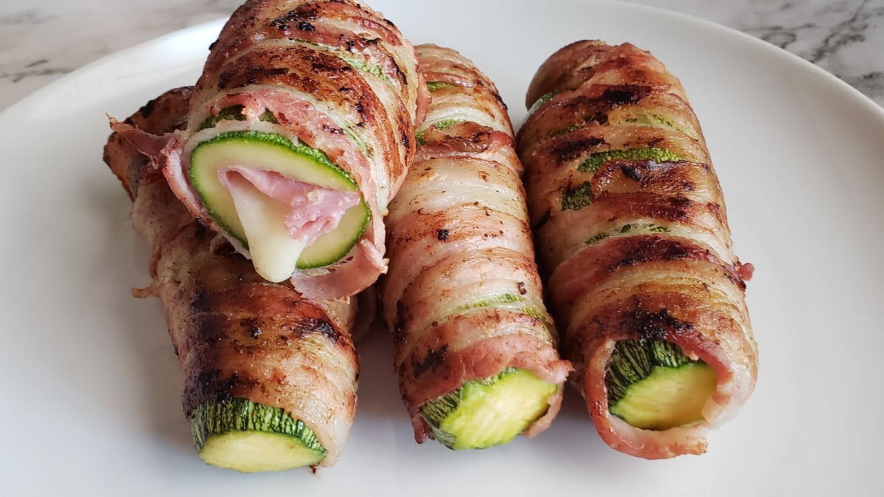 Calabacitas rellenas de jamón y queso y envueltas con tocino