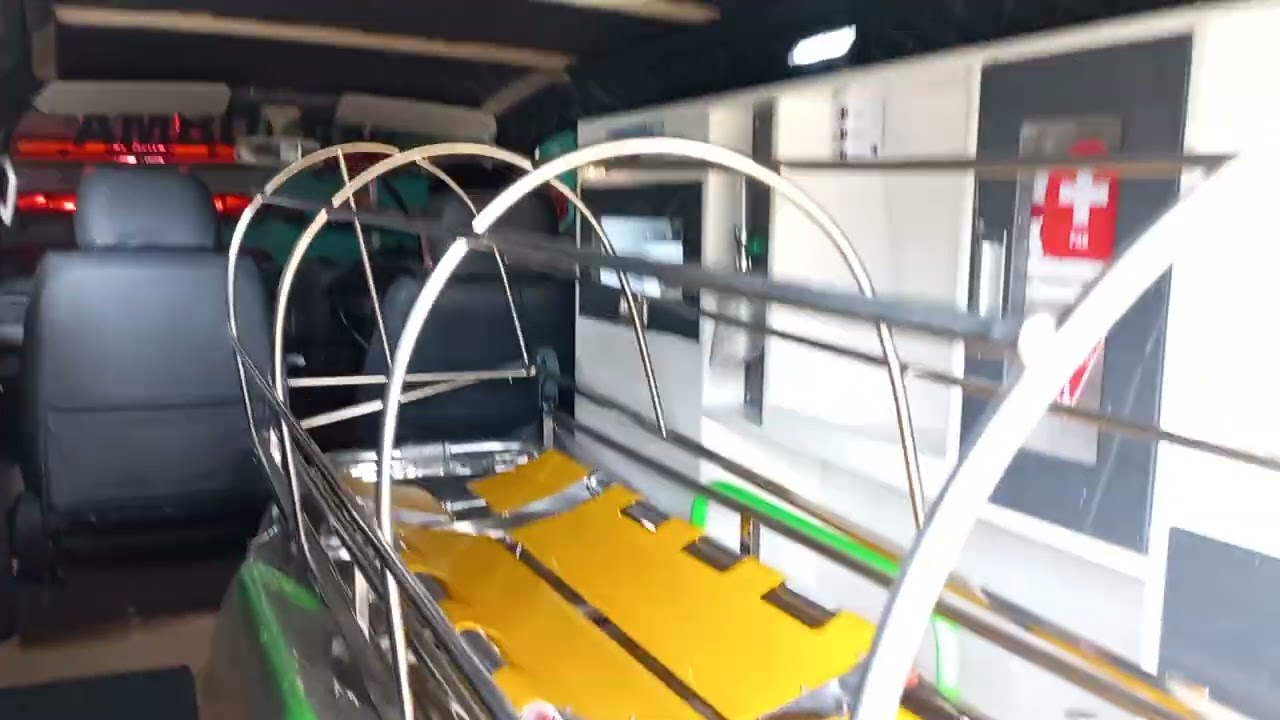 pembuatan ambulance dari suzuki apv (BLINDVAN)