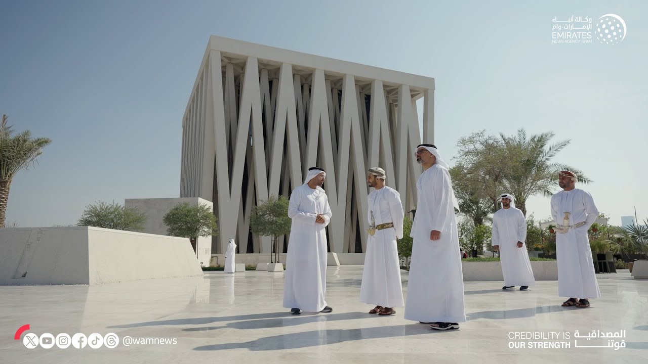 رافقه خالد بن محمد بن زايد.. ذي يزن بن هيثم آل سعيد يزور متحف اللوفر أبوظبي