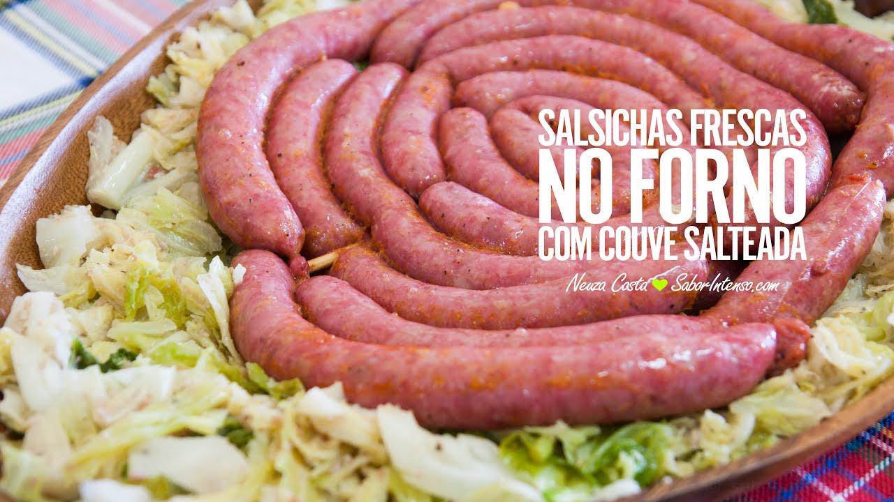 Salsichas Frescas no Forno com Couve Salteada