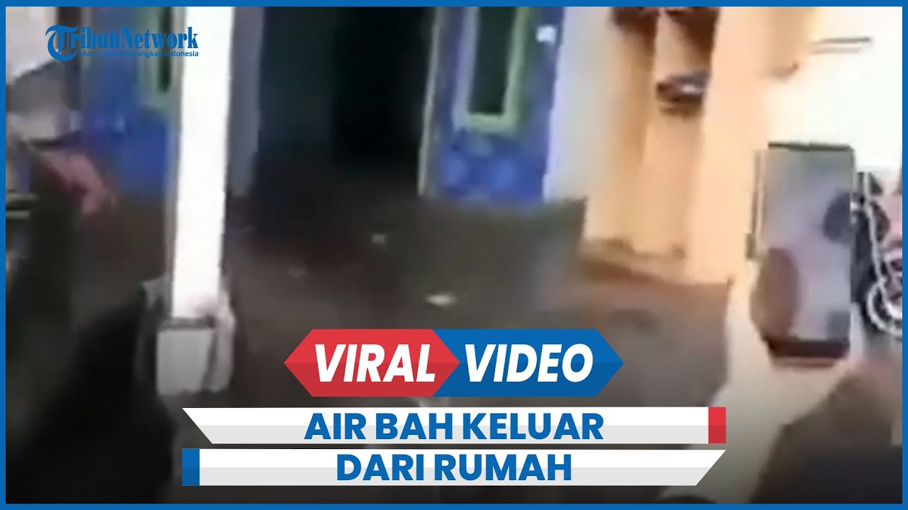 Aneh, Air Bah Warna Hitam Keluar dari Dalam Rumah Warga