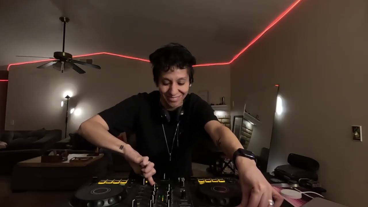LOVE’N’STUFF | HOUSE MUSIC | FUNKY HOUSE |  DISCO HOUSE| LIVING ROOM DJ 