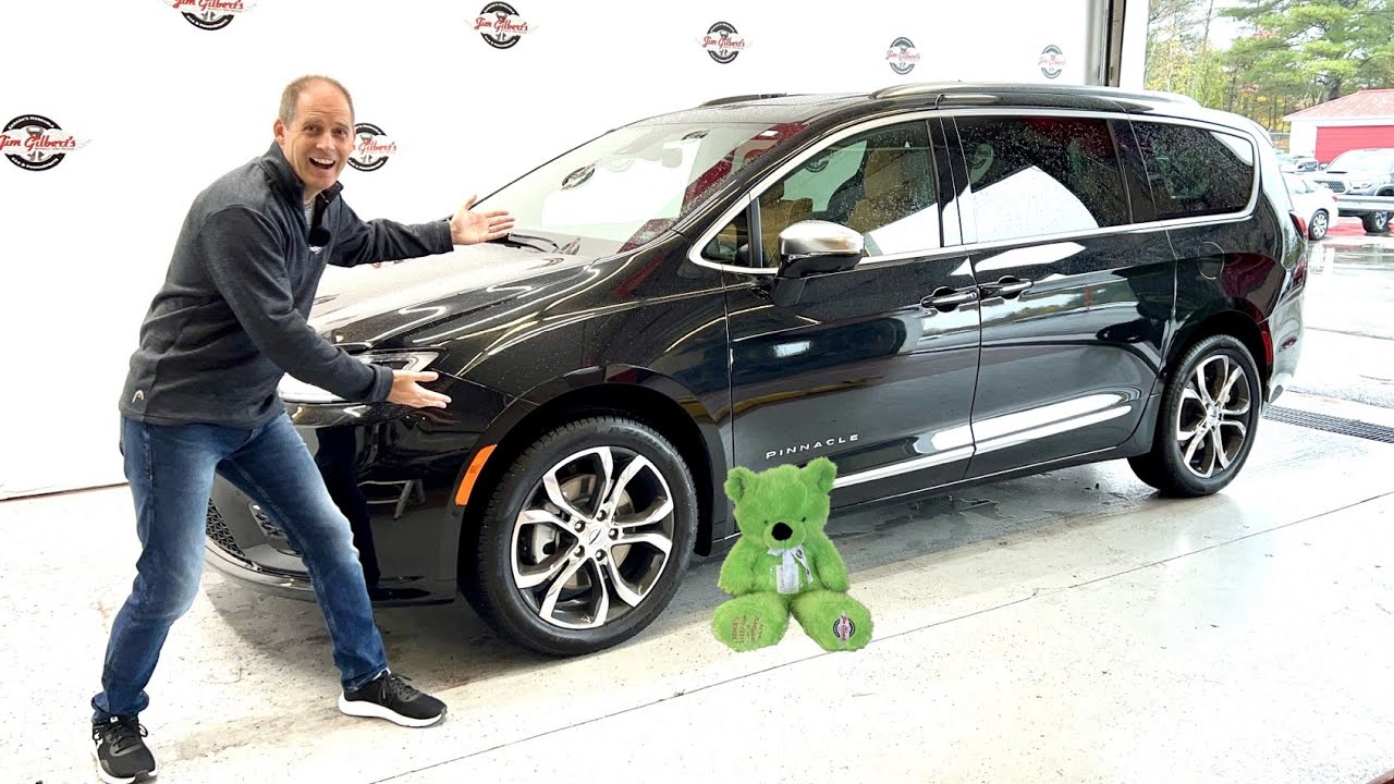 2022 Chrysler Pacifica Pinnacle AWD - In Depth Walk Around Review