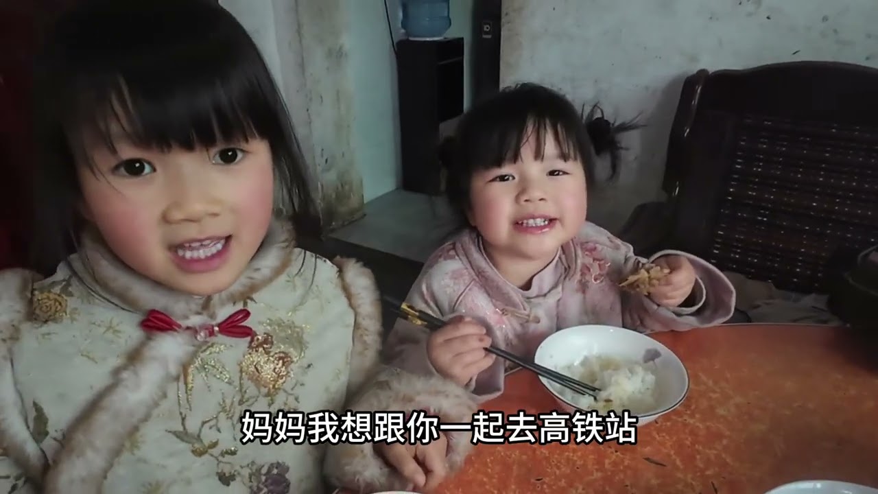 小月回娘家拜年 婆婆拿红包叮嘱：放心出门 孩子我给你带好