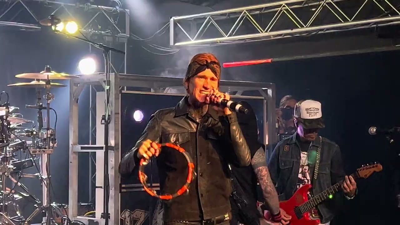 Buckcherry &ldquo;Lit Up&rdquo; live 2025