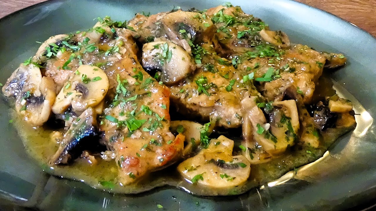 Свиные отбивные с грибным соусом. Готовила на сковороде. Быстрый, простой и вкусный рецепт!