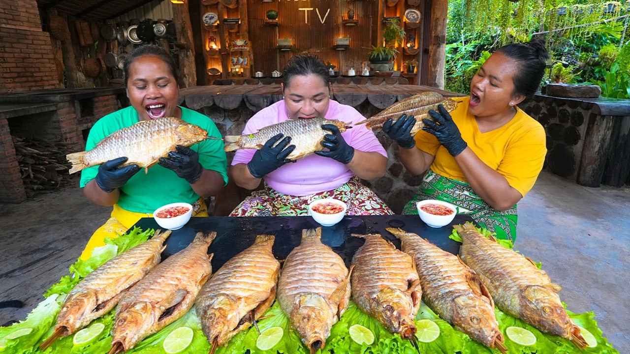 Big Fish Cooked in Huge Tandoor Eating Delicious with Spicy Sauces Recipe