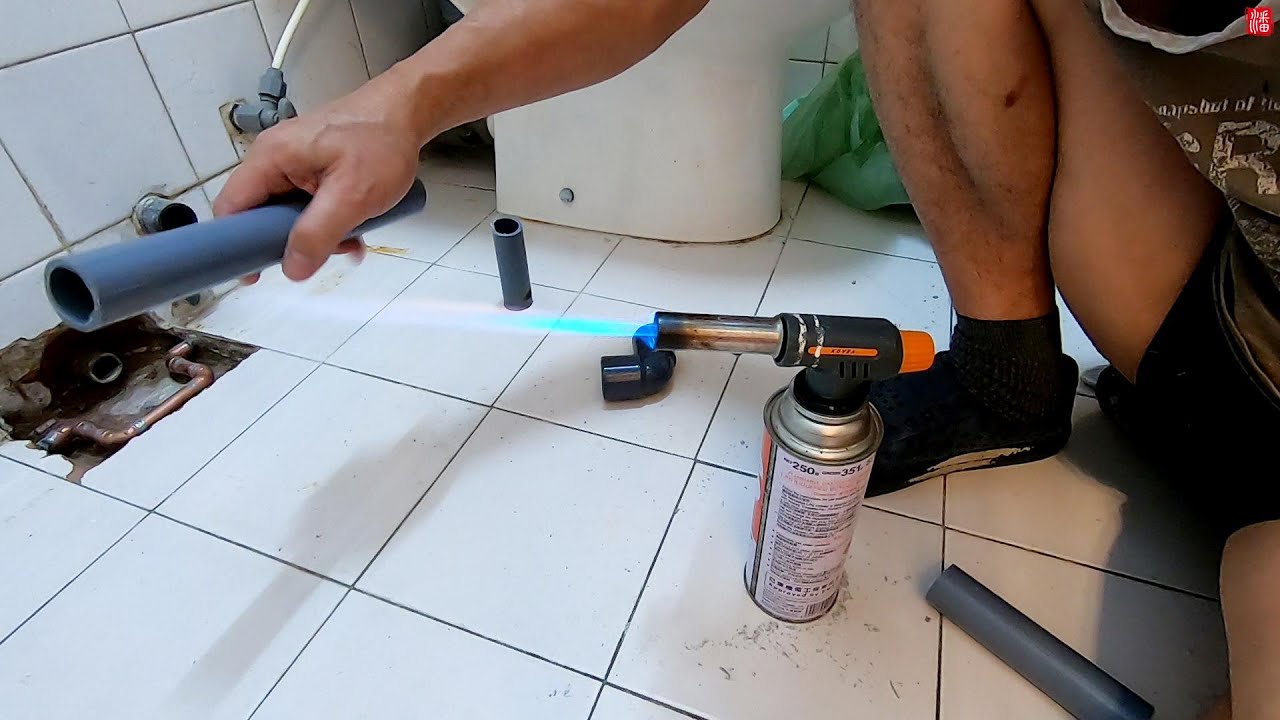 Demonstration of piercing pipes into the wall and welding 鑿穿咗入牆水喉, 補鑊實錄 (下集 )