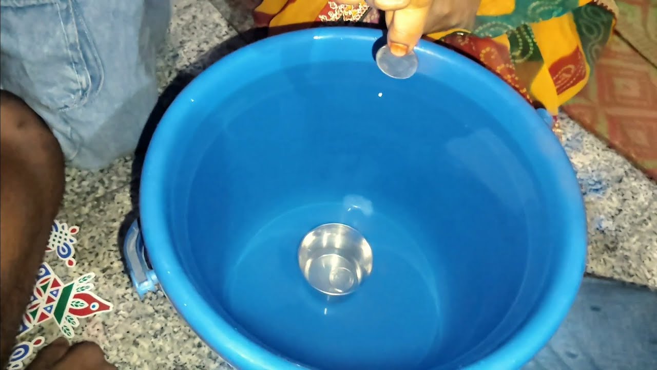 bucket main glass ke andar coin dalna hai!😵 