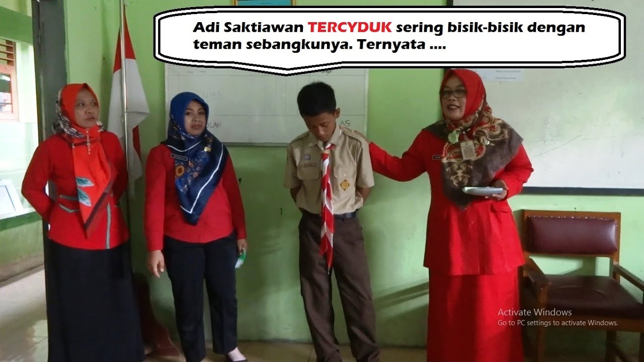 Tercyduk, Adi Saktiawan murid SMPN 2 Girimarto sering bisik-bisik dengan teman sebangkunya. Ternyata
