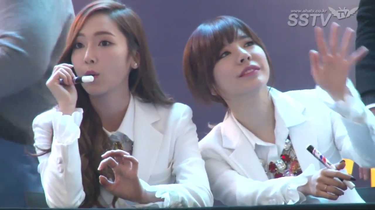 [SSTV] 소녀시대(Girls' Generation) 팬사인회, 여신미모에 깜찍 애교... '팬들 마음 녹이네'