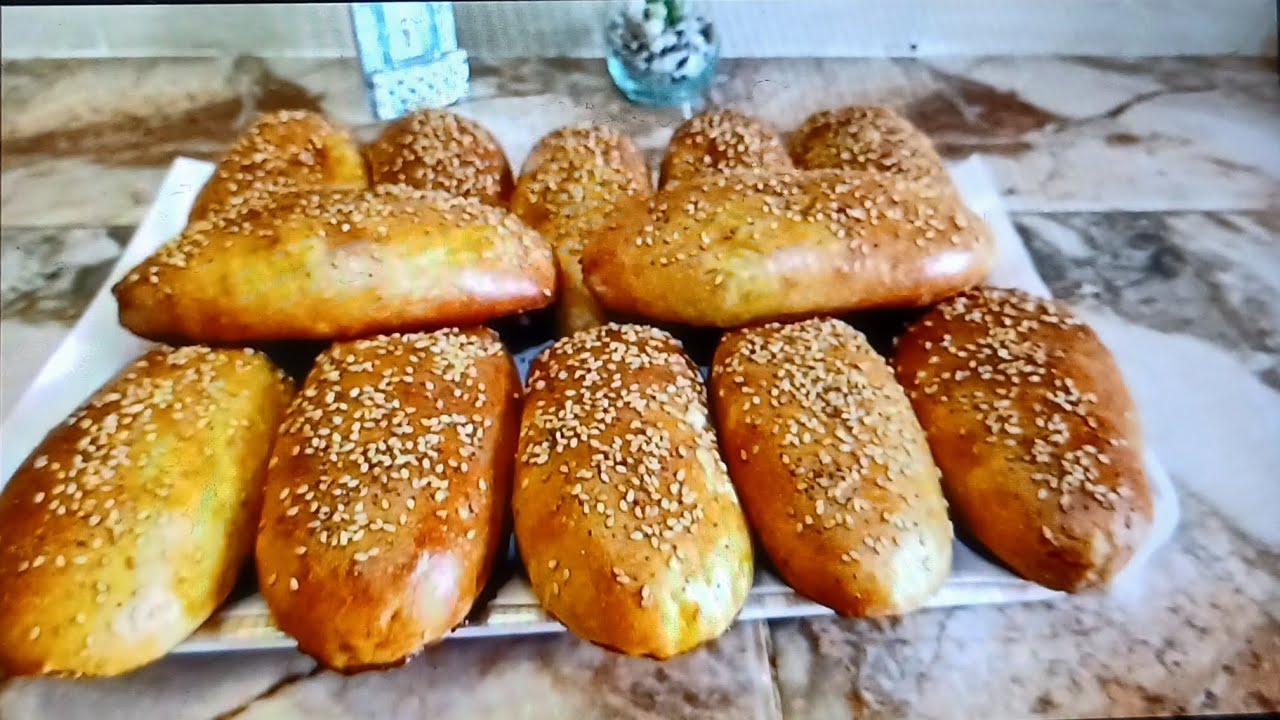 خبز (باگيط)معمر بالخضر و الكفتة كيجي بنين متشبعوش منو سهل سريع و لذيذ 