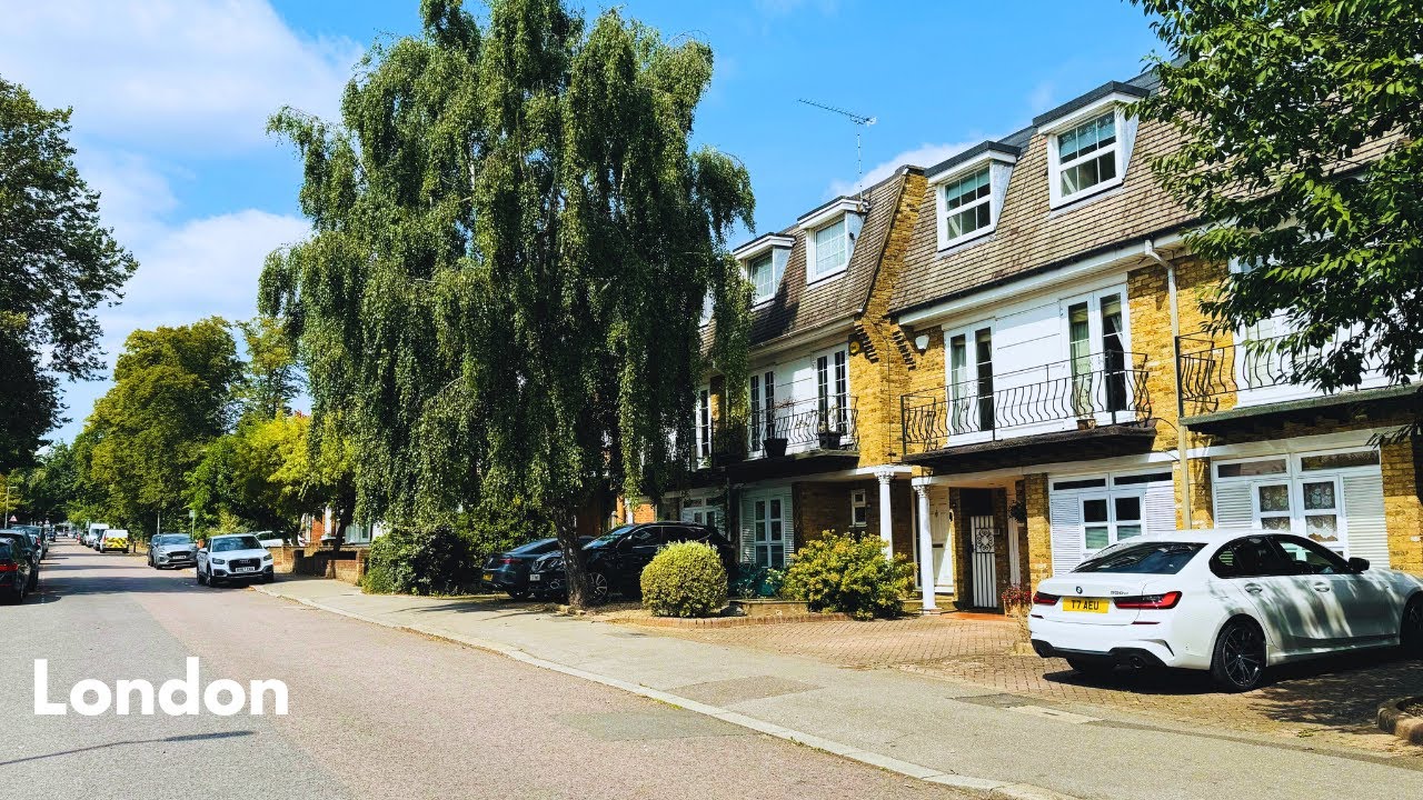 London Residential Walk | Back Streets Of Woodford Green | Sunday Stroll | 2024 | 4K