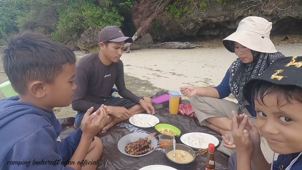 camping diguyur hujan deras bersama keluarga berburu cumi dan udang mantis