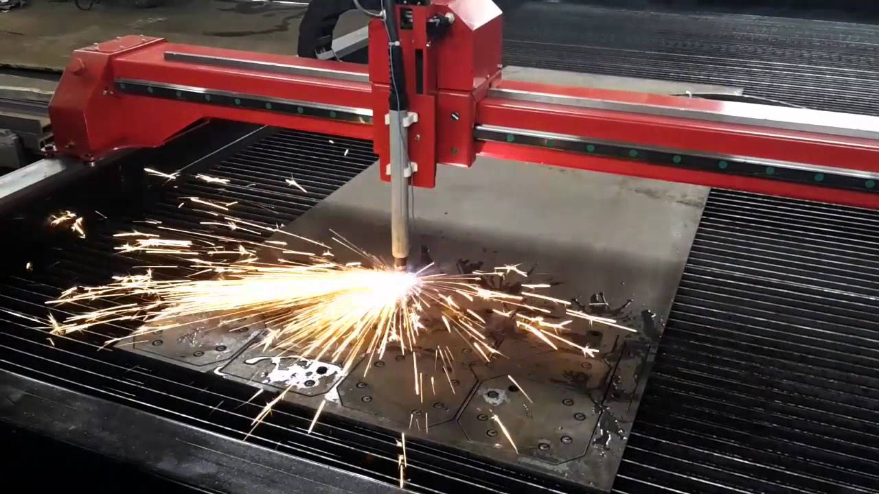 Masini CNC de taiere cu plasma Robocut