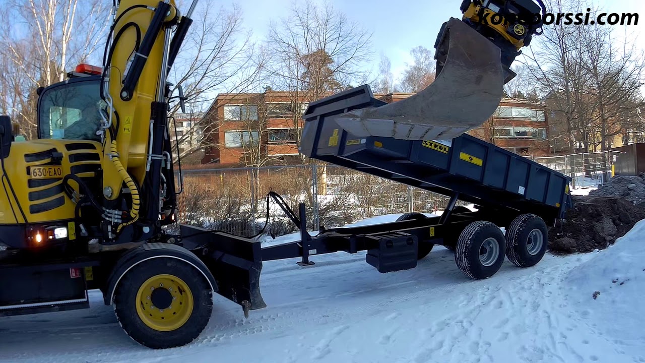 Kaivuripalvelu Markku Järvinen oy:n hienosti varusteltu Yanmar B110W työmaalla Helsingissä.