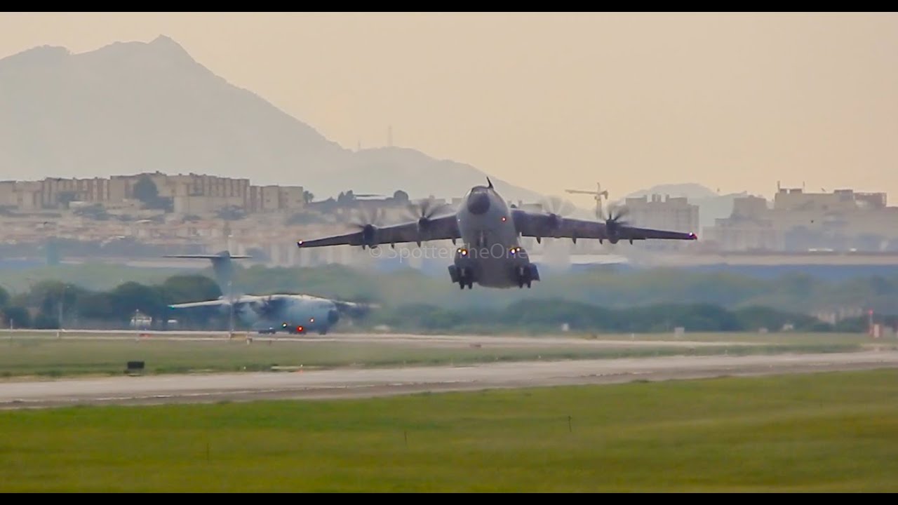 Decolagem dos dois A400M da Força Aérea Espanhola com a Patrulha Aspa