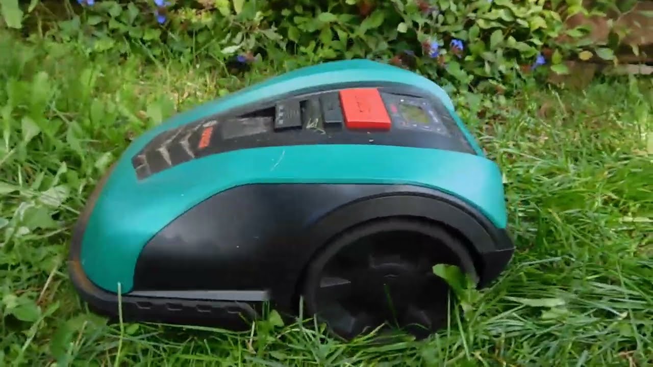 Bosch Indego 400 zieht seine Bahnen - auch bei etwas höheren Gras