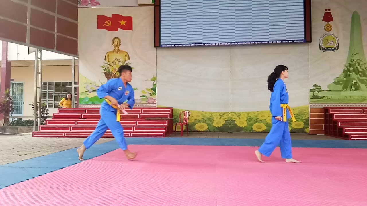Các bạn nữ học võ tự vệ nè