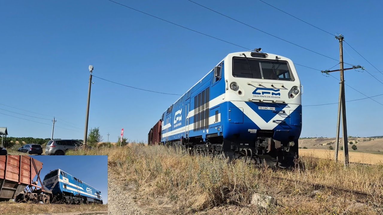 Тепловоз ТЭ33АС-3001 с грузовым поездом 