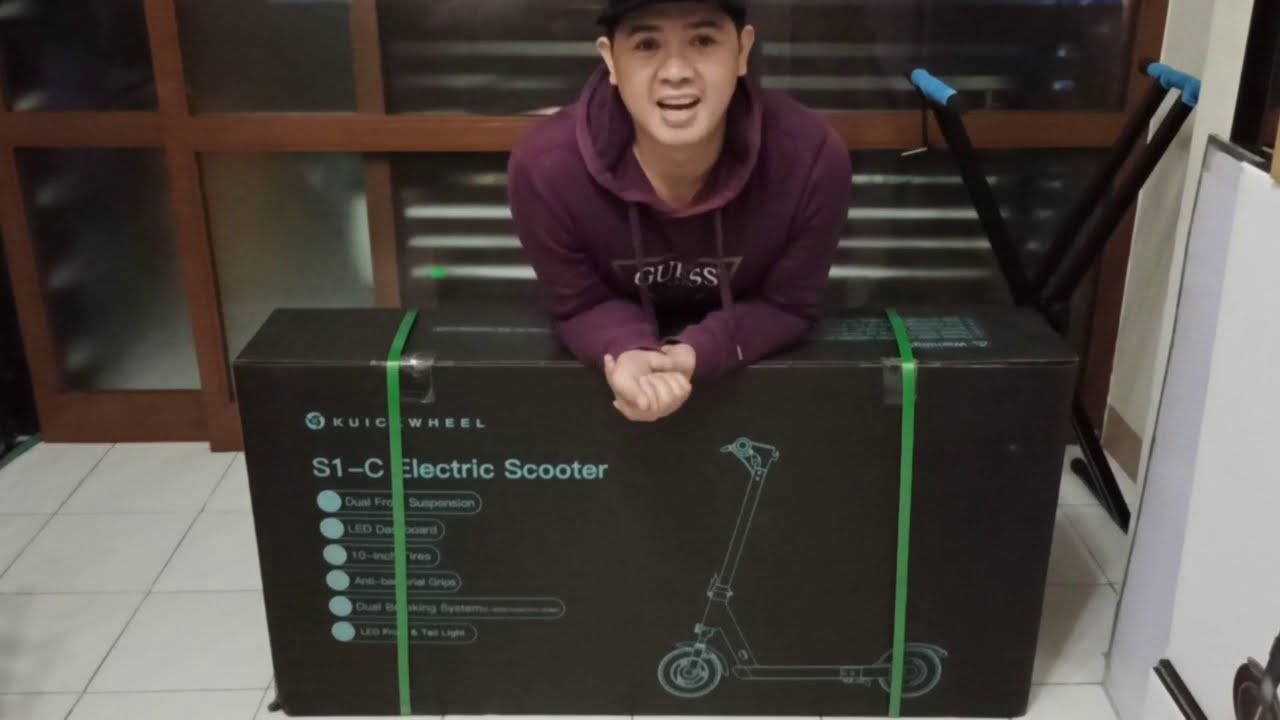 Kuickwheel S1-C PRO Electric Scooter Unboxing