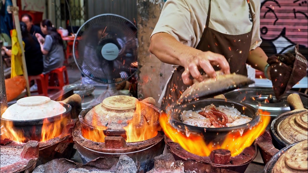 Grill Lovers！Grilled Chicken Rice in Claypot, Grilled Chicken Wings/炭燒煙火味！財記瓦煲雞飯, 烤雞翅 - Street Food