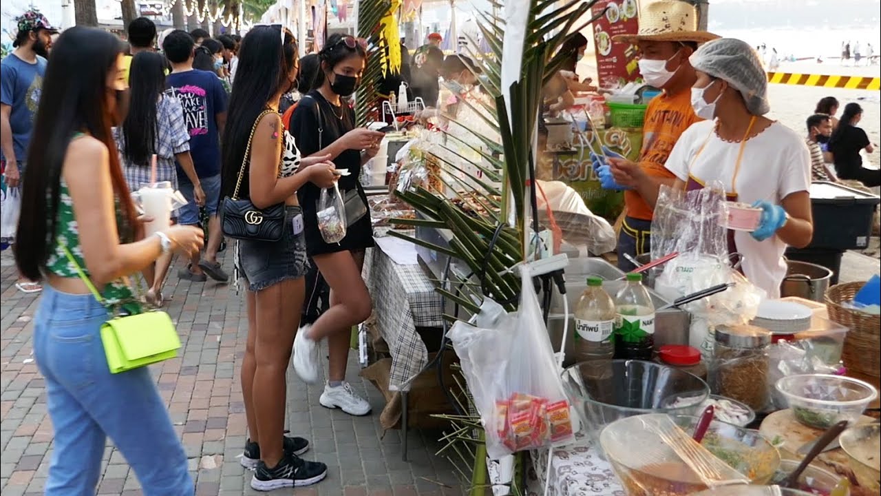 Food Festival brings Life back to Pattaya Beach Road