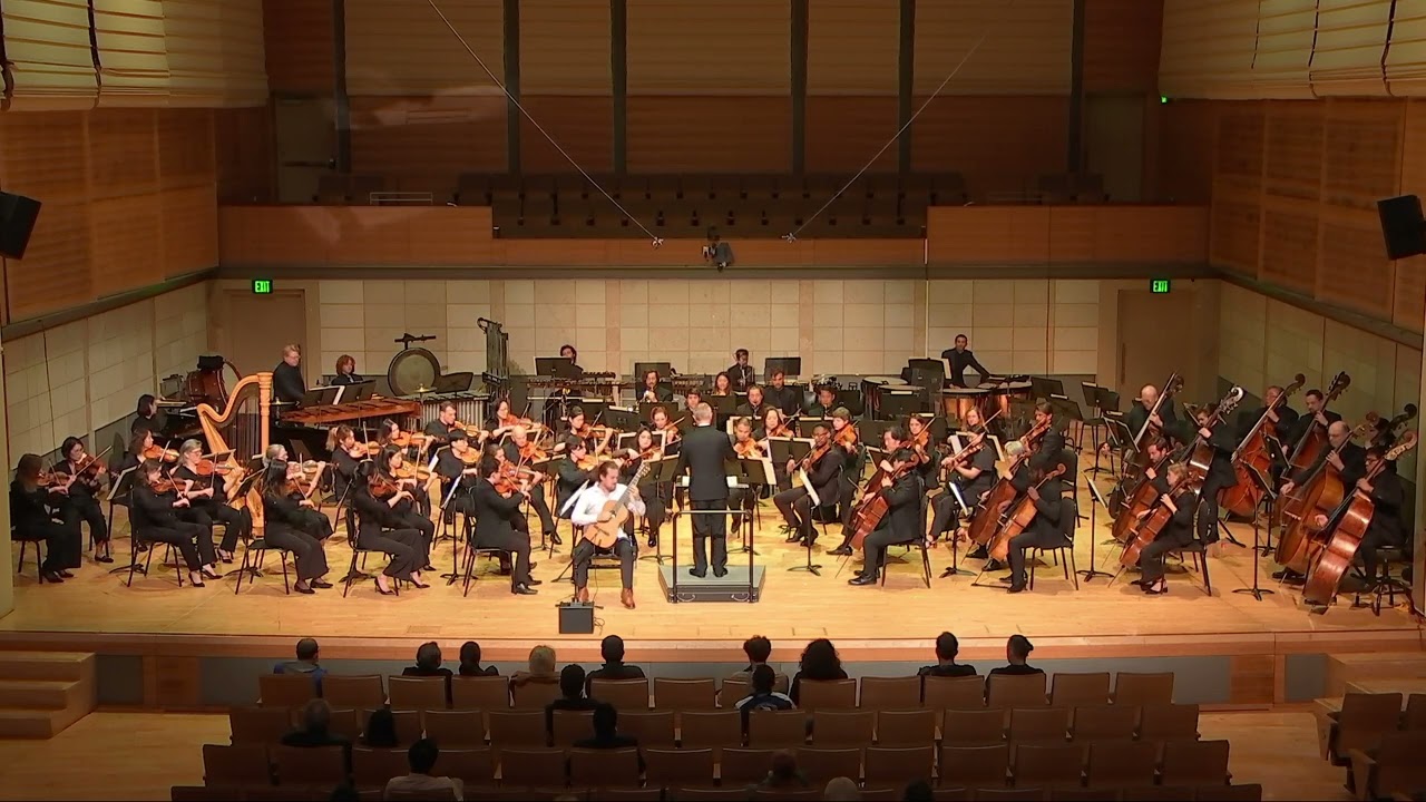 Concierto de Toronto No. 4 para guitarra y orquesta: Leo Brouwer. Conductor: Martin West