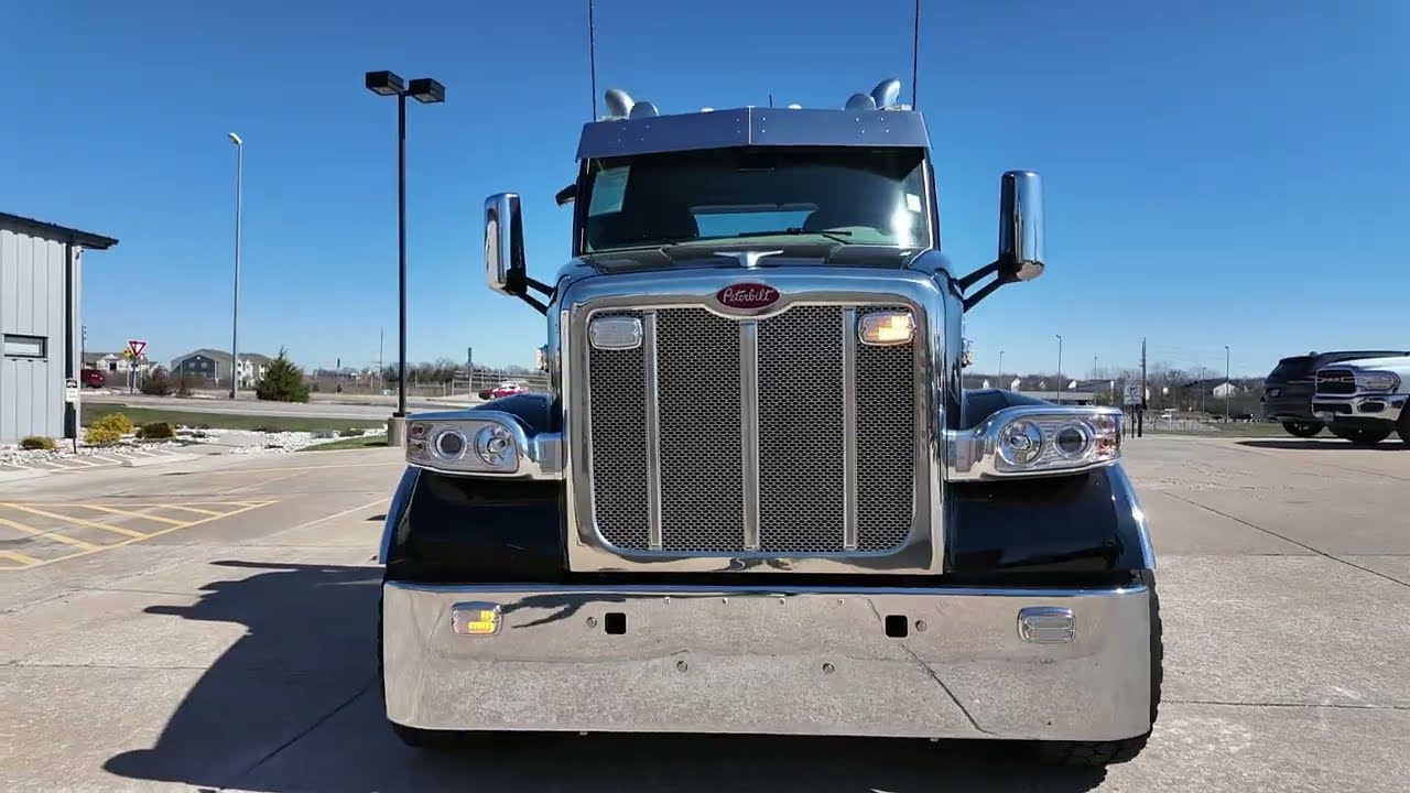 2024 Peterbilt 567 With Century 1140 Rotator
