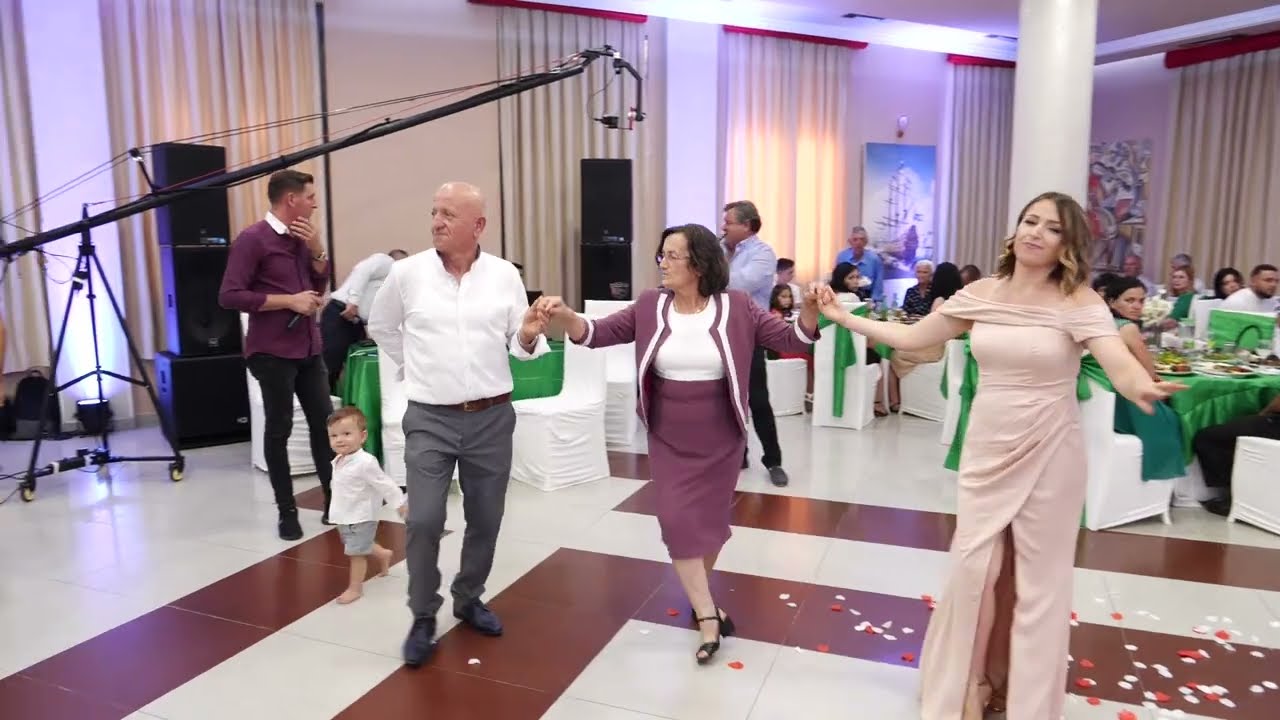 Familja Ne Valle - Dasma e Ergisit - Altin Ranxha, Sokol Fejza, Vathi Fejza Live 2021