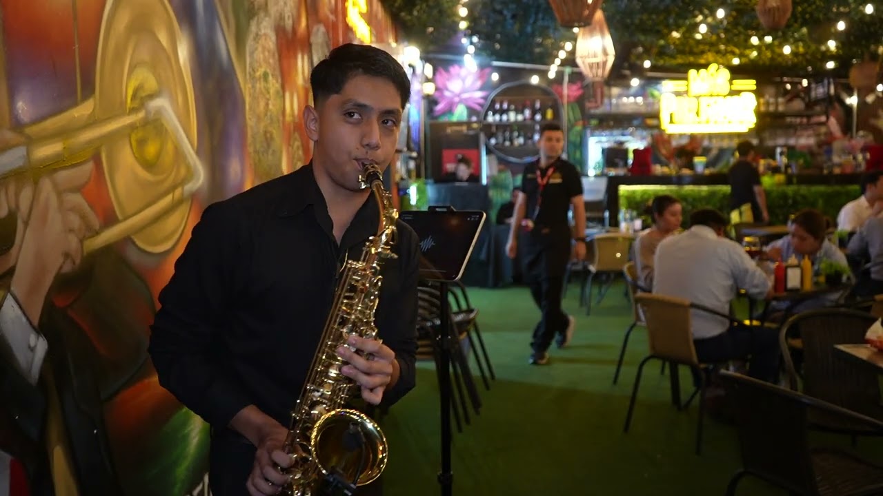 Alexis saxofonista de la casa mas chula de Medellin,  para el 🌎 